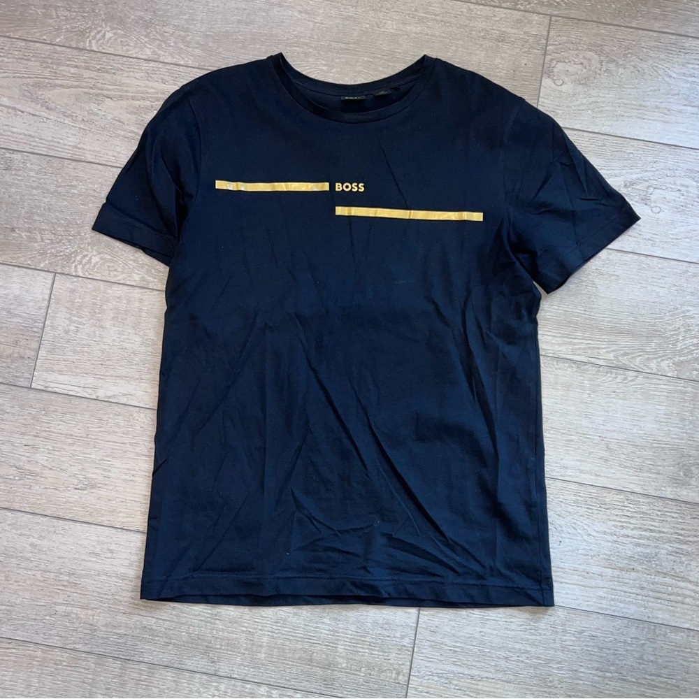 Men’s boss T shirt size small